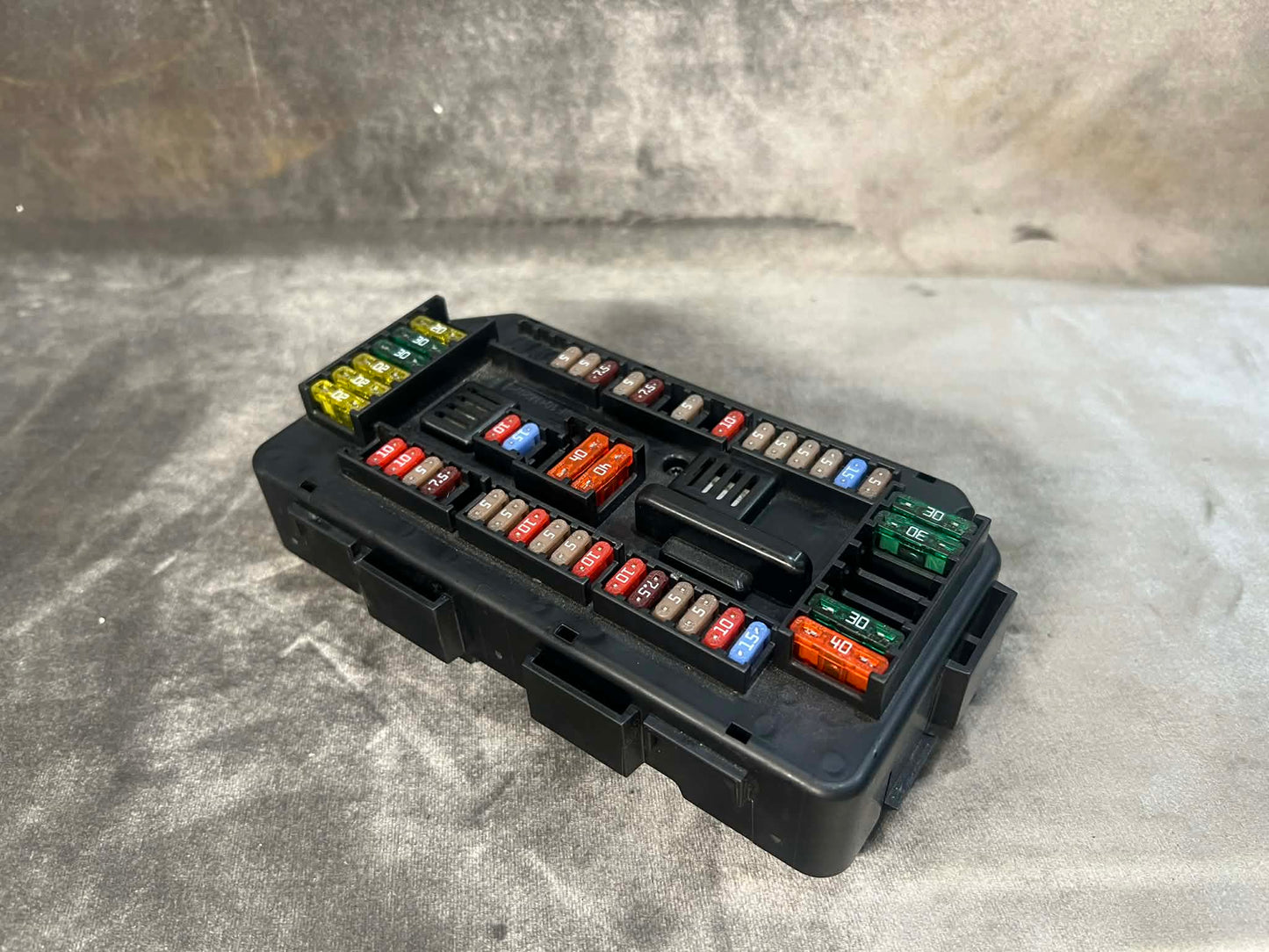 BMW 1 SERIES F20 FUSE RELAY BOX 922487903