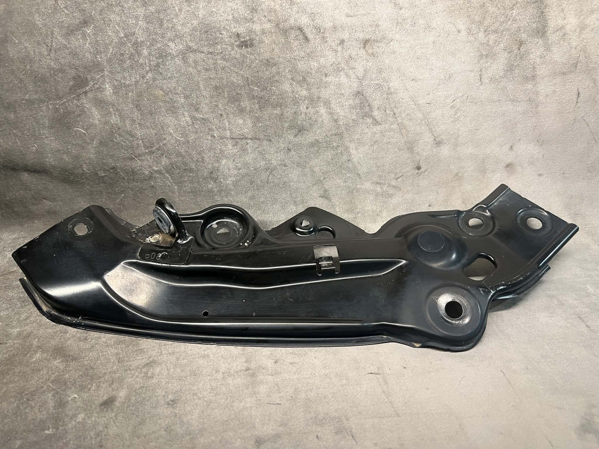 VW POLO AW MK6 FRONT LEFT HEADLIGHT SUPPORT MOUNTING BRACKET 2G0805931