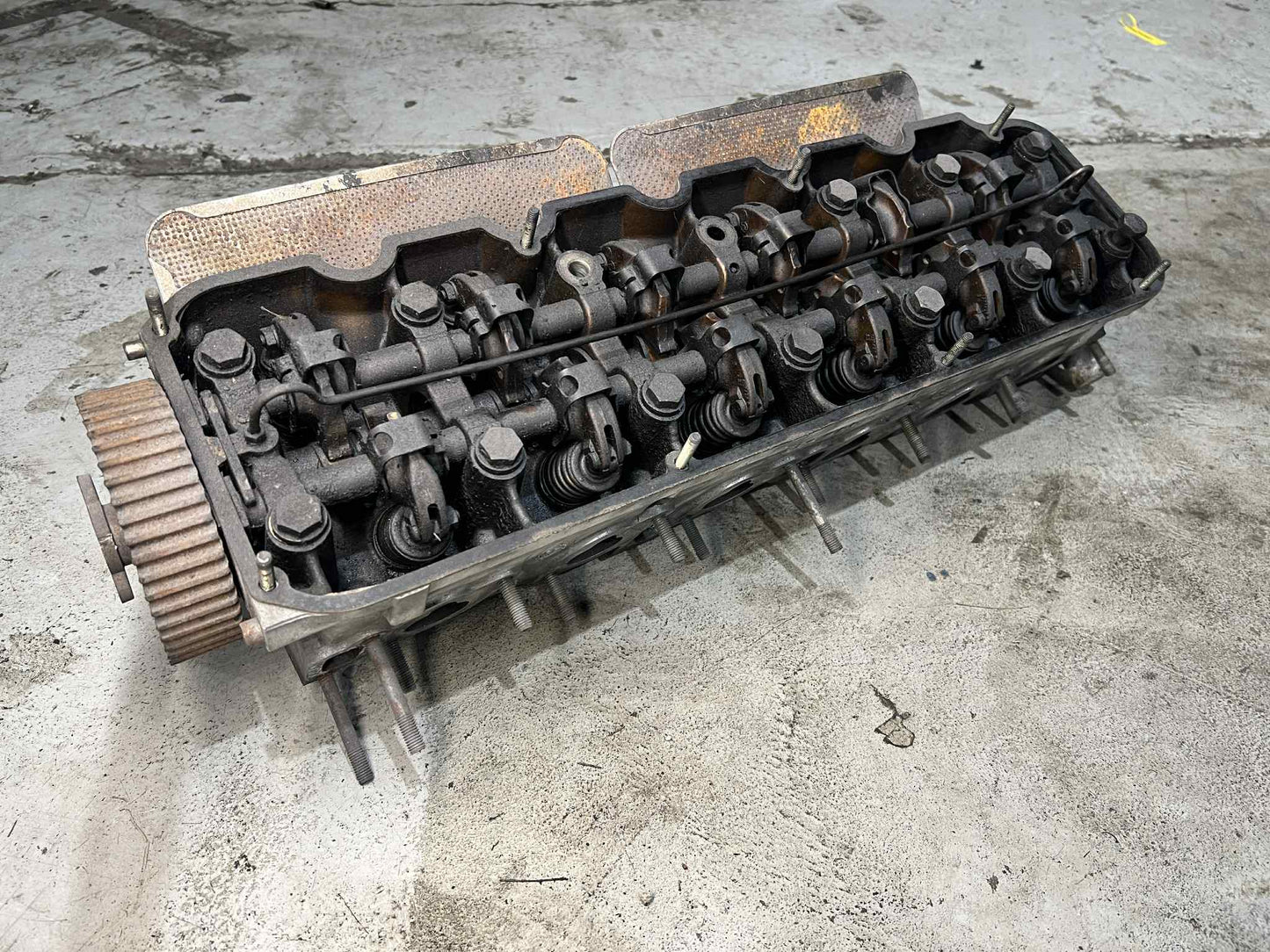 BMW E28 E30 M20 6 CYLINDER ENGINE CYLINDER HEAD 1264200