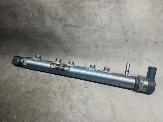 BMW 1 3 5 X SERIES N47 2.0L FUEL INJECTION RAIL WITH SENSOR 7809127
