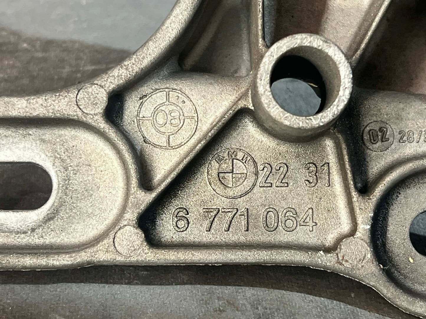 BMW 1 3 X SERIES GEARBOX SUPPORT MOUNT 6771064 - LRI Autoparts