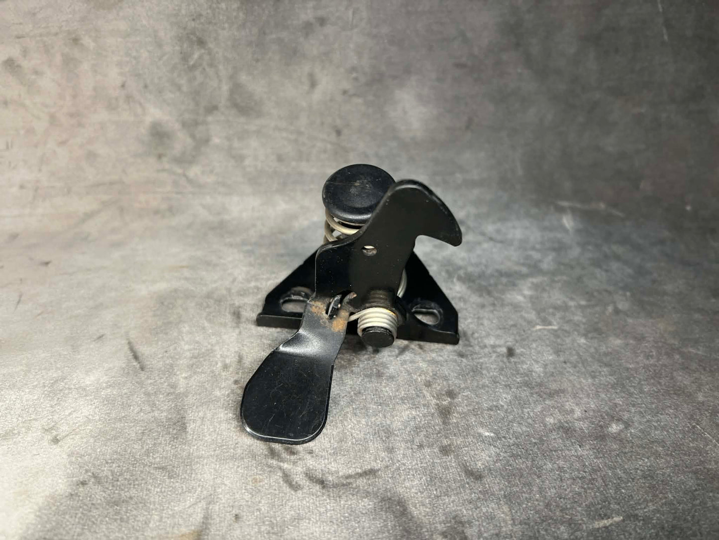 BMW 1 Series E81 / E82 / E87 / E88 Front Hood / Bonnet Catch Latch - 51237071124