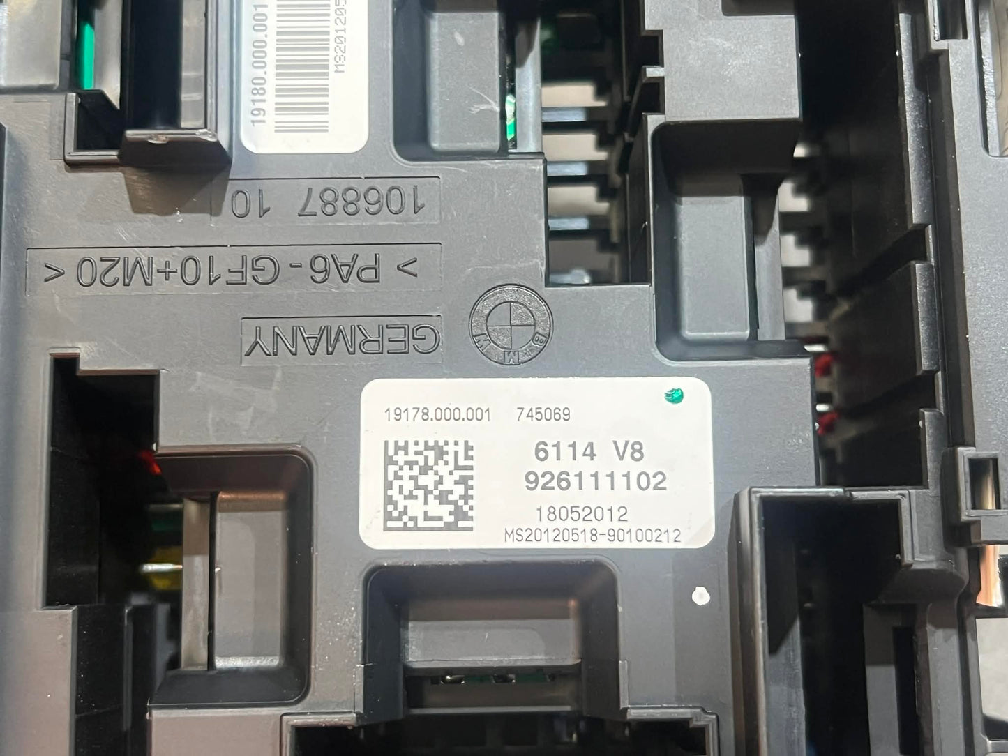 BMW 1 SERIES F20 FUSE RELAY BOX 926111102