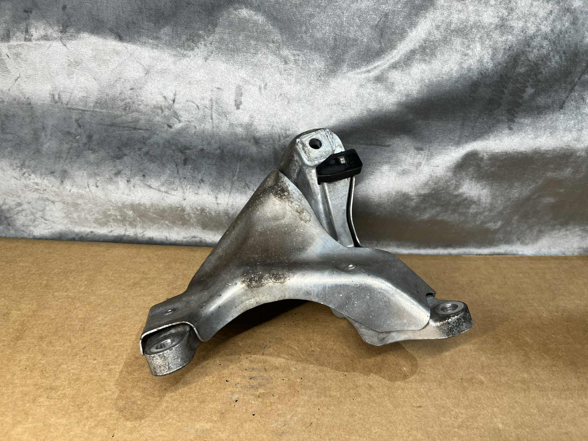 BMW 1 3 SERIES N54 RHS RIGHT SIDE ENGINE SUPPORT BRACKET 6772156