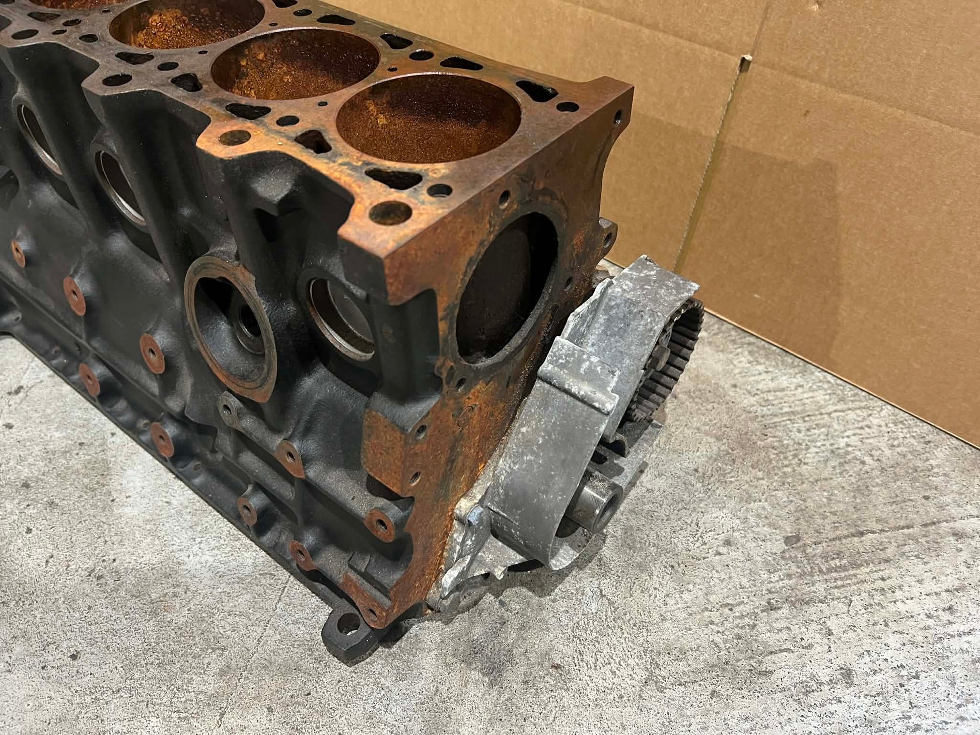 BMW 3 SERIES E30 M20B25 ENGINE BLOCK WITH CRANKSHAFT - LRI Autoparts