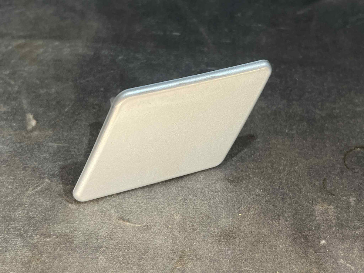 BMW 3 SERIES E90 FRONT LEFT HEADLIGHT WASHER COVER 7202671
