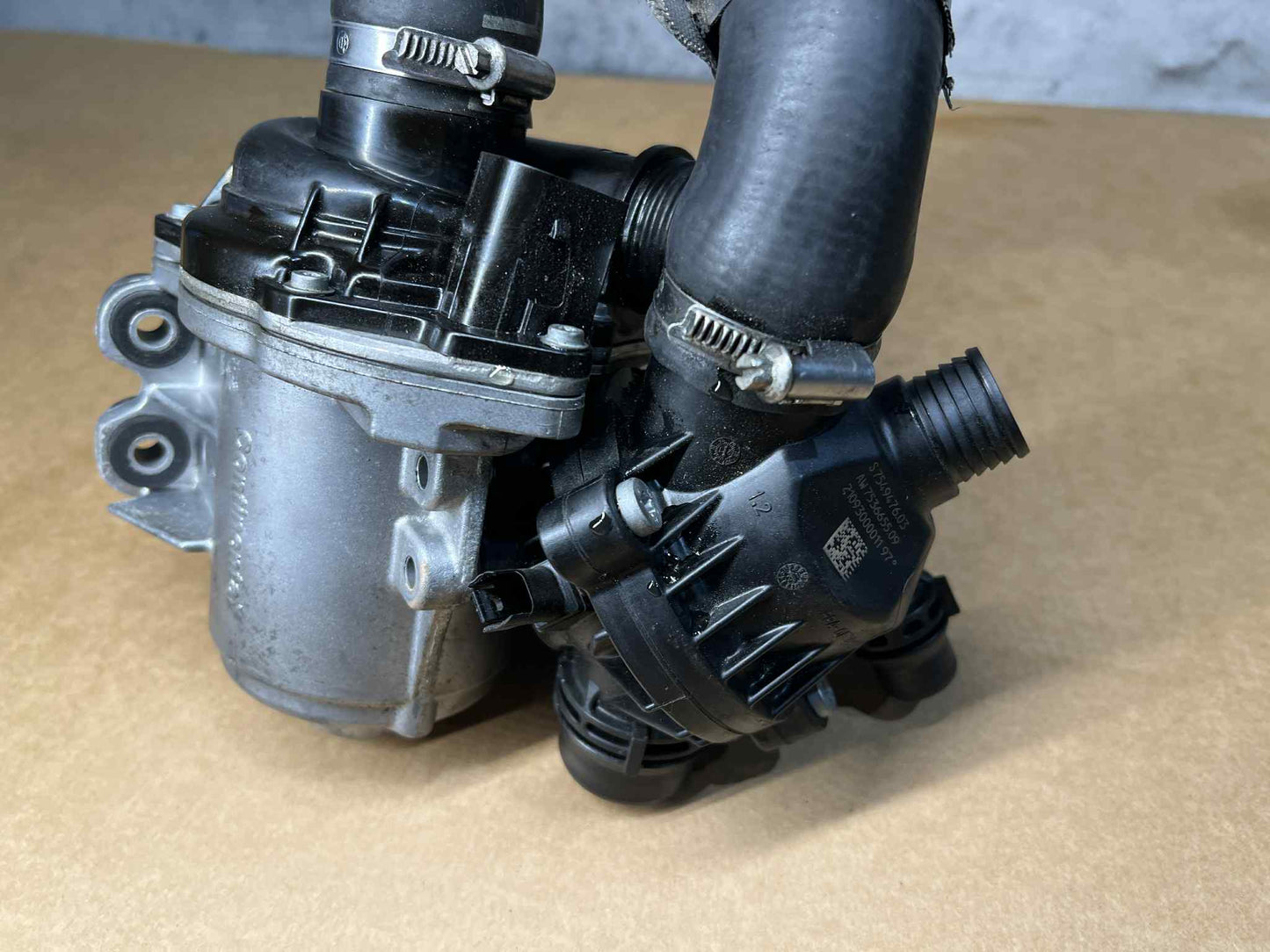 BMW 135i 335i N54 CONTINENTAL WATERPUMP AND THERMOSTAT 7632426 11868015