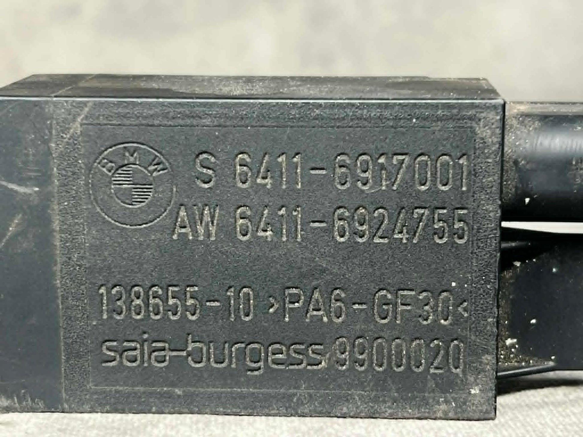 BMW AUC Air Recirculation Sensor - 6917001 (Used) — E36 / E39 / E46 / E83 / E85 / X5 E53 - LRI Autoparts
