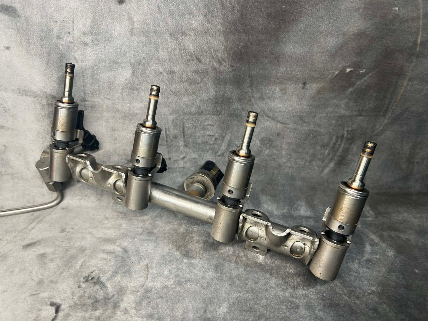 BMW N13 Fuel Rail Assembly with 4 Injectors and Pressure Sensor - F20 F21 F30