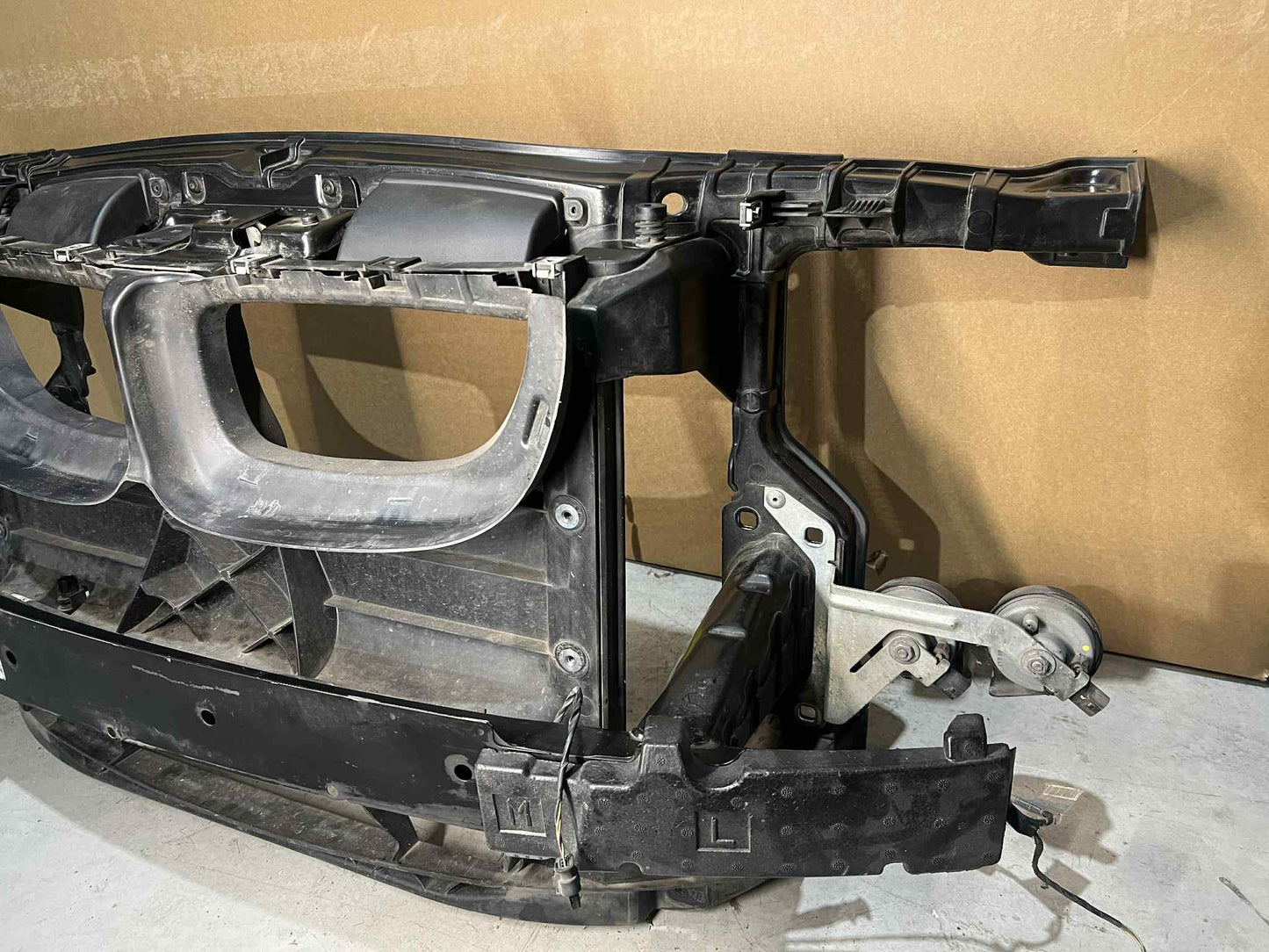 BMW 1 SERIES E82 E87 E88 6 CYLINDER RADIATOR SUPPORT WITH CRASH BAR 51647193193