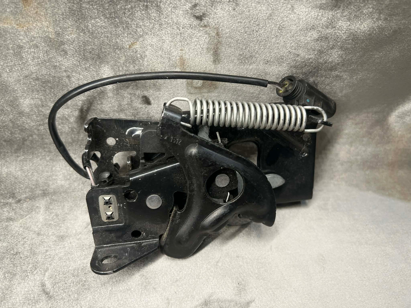 BMW 1 2 3 4 F-SERIES BONNET LOCK 7242548