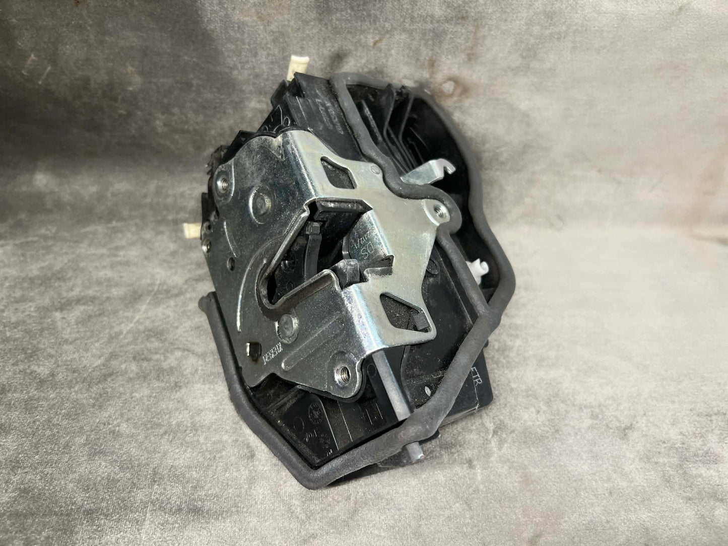 BMW 1 2 3 4 5 6 7 X SERIES FRONT RIGHT DOOR LOCK 7202144