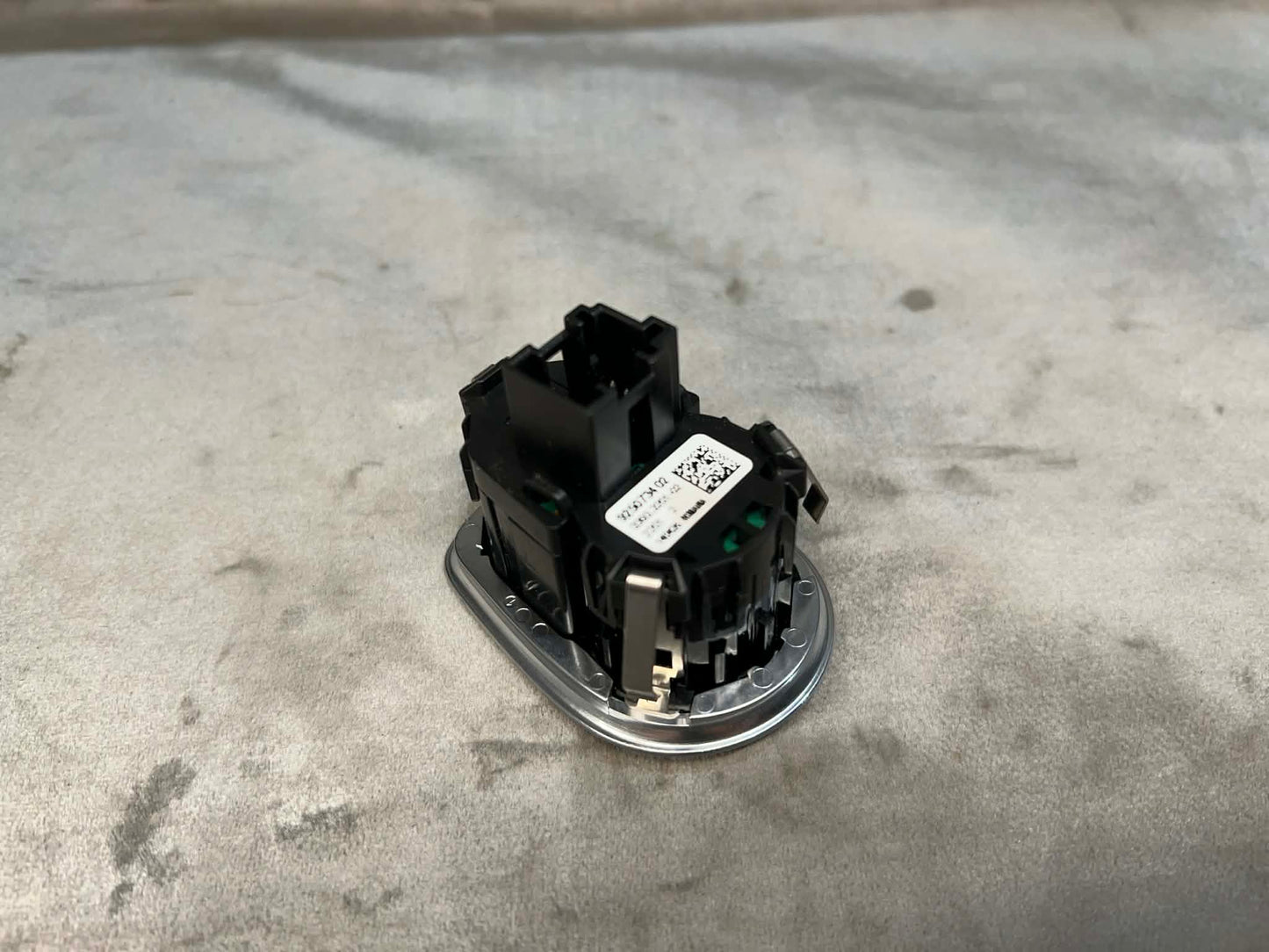 BMW 1 3 4 SERIES IGNITION ENGINE START / STOP BUTTON 9250734