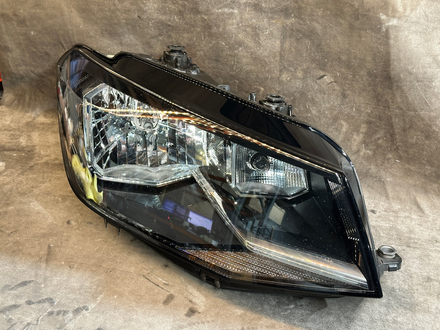 VW CADDY RHS RIGHT HEADLIGHT 2016+ halogen