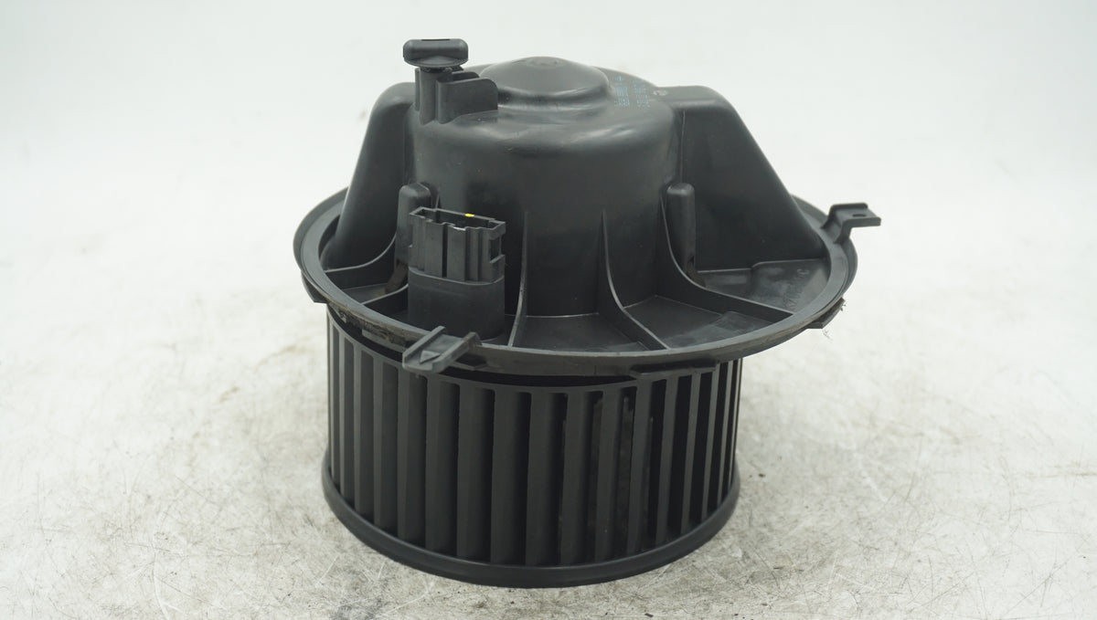 VOLKSWAGEN CADDY HEATER FAN MOTOR 32312916 - LRI Autoparts