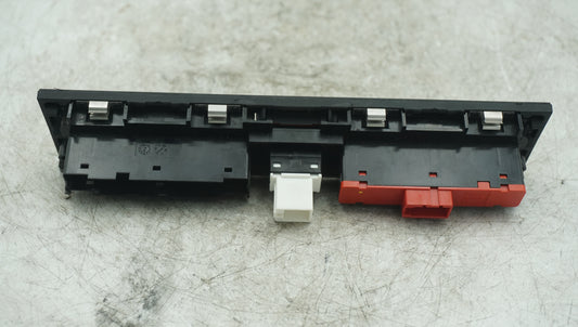 AUDI A3 8P SWITCH PANEL HAZARD AND TRACTION SWITCH 8P0927137