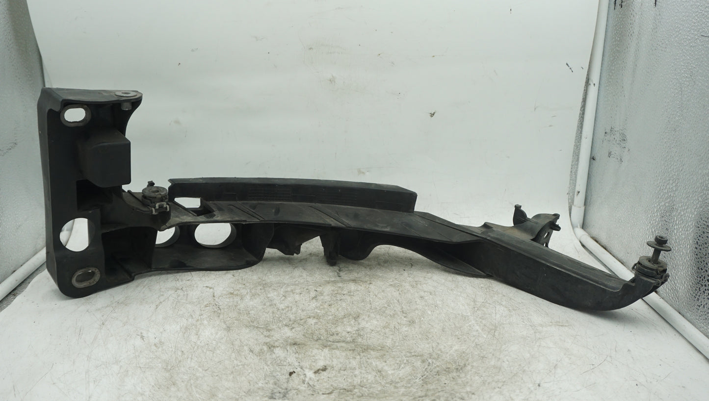 AUDI A3 2009-2013 RIGHT HEADLIGHT SUPPORT BRACKET 8P0805608