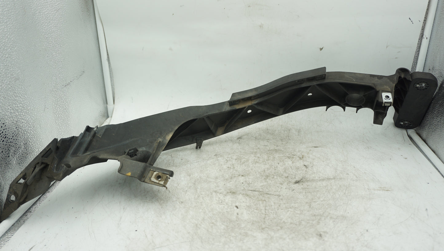 BMW 1 SERIES E82 E87 E88 LHS PASSENGER SIDE HEADLIGHT BRACKET 7148761