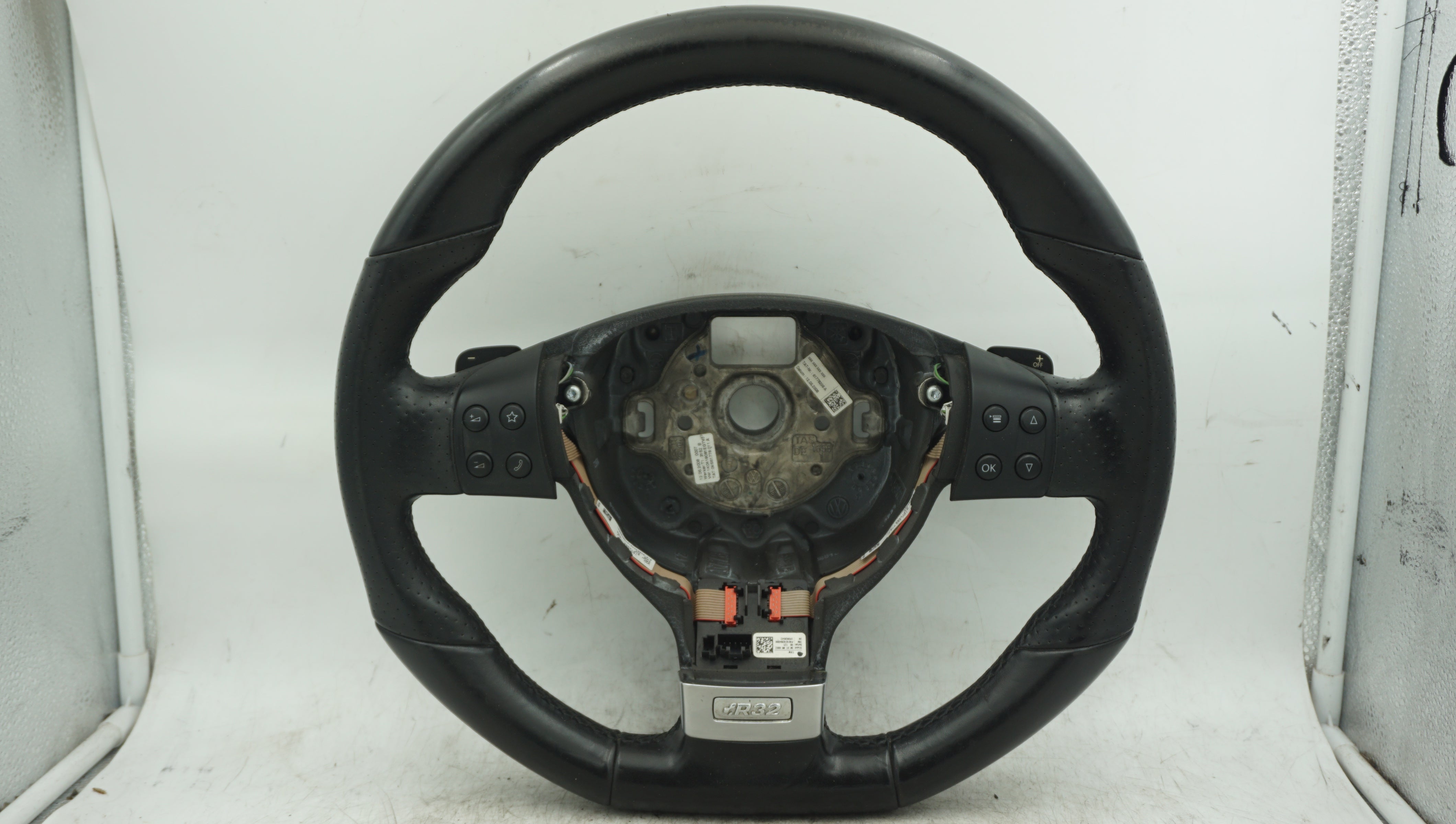 VW GOLF MK5 R32 STEERING WHEEL – LRI Autoparts