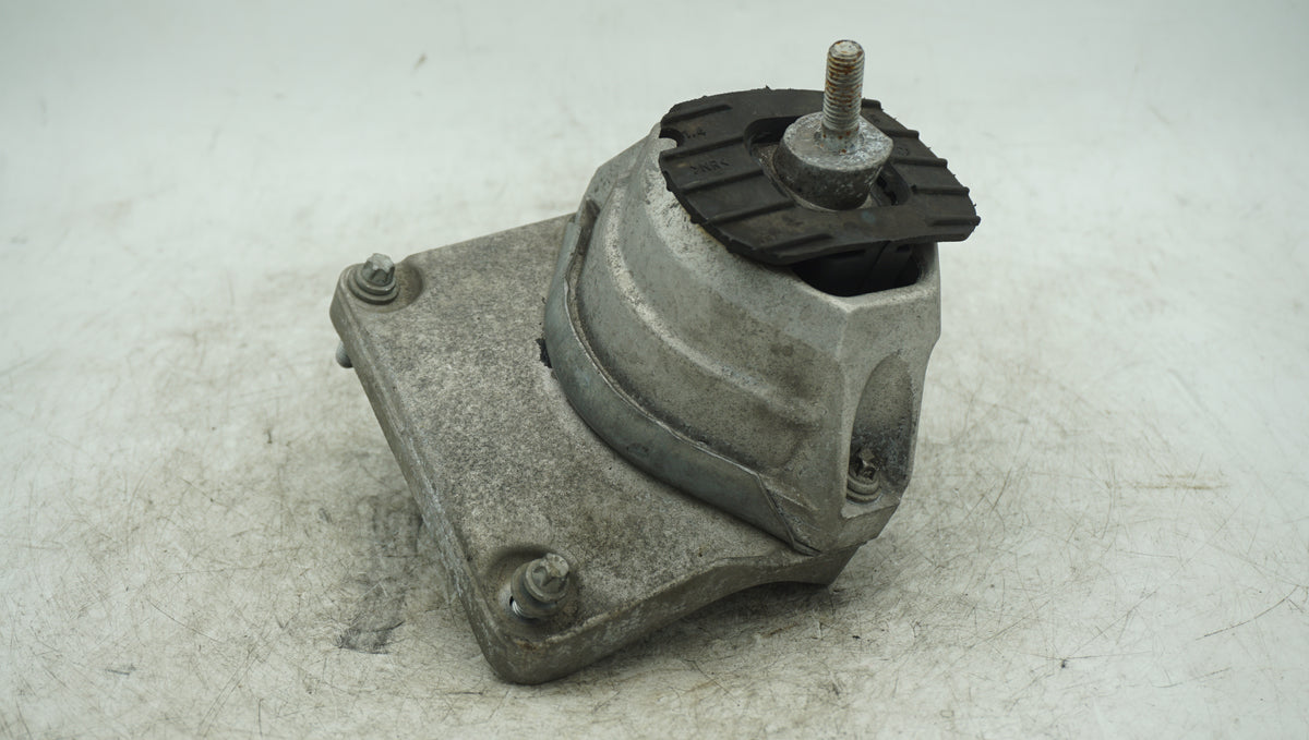 BMW 5 SERIES E60 530I ENGINE MOUNT 676111702