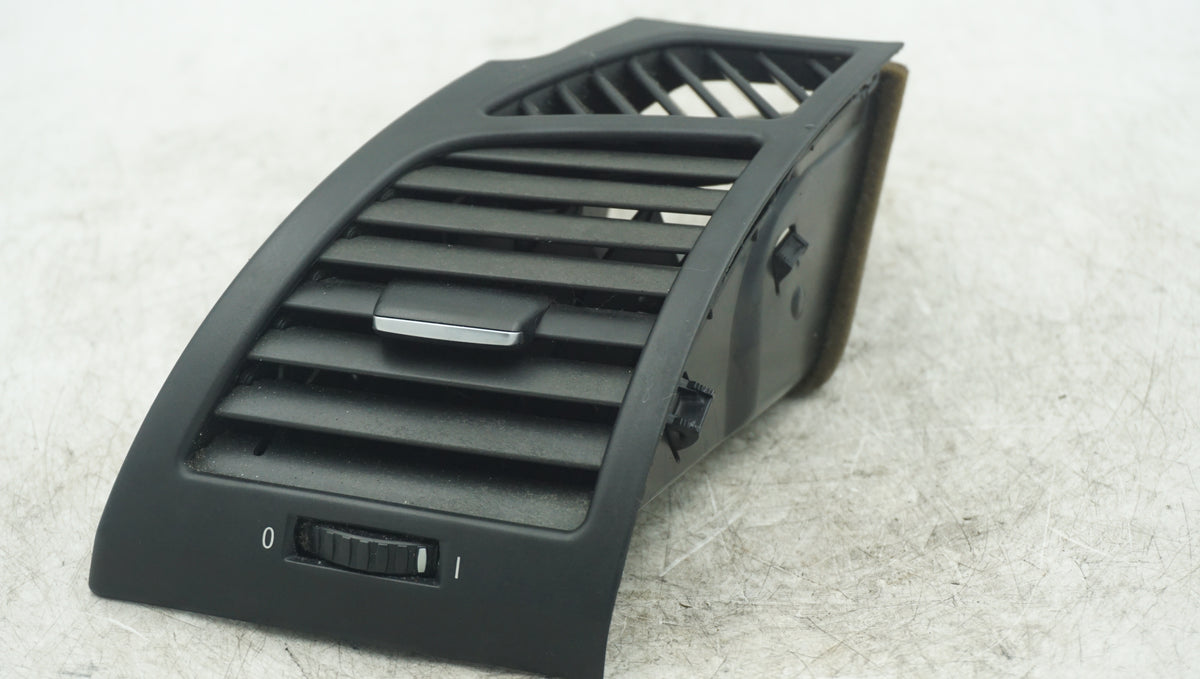 BMW E82 E87 E88 LEFT AIR VENT 7059187