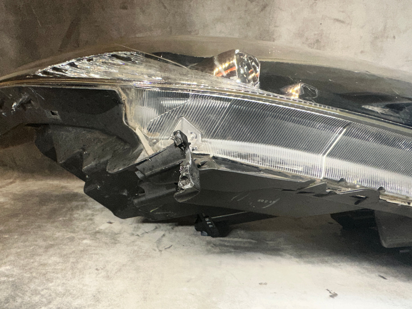 Honda HR-V RU5 Right LED Headlight