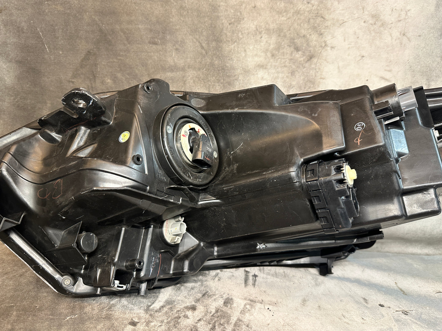 Honda HR-V RU5 Right LED Headlight