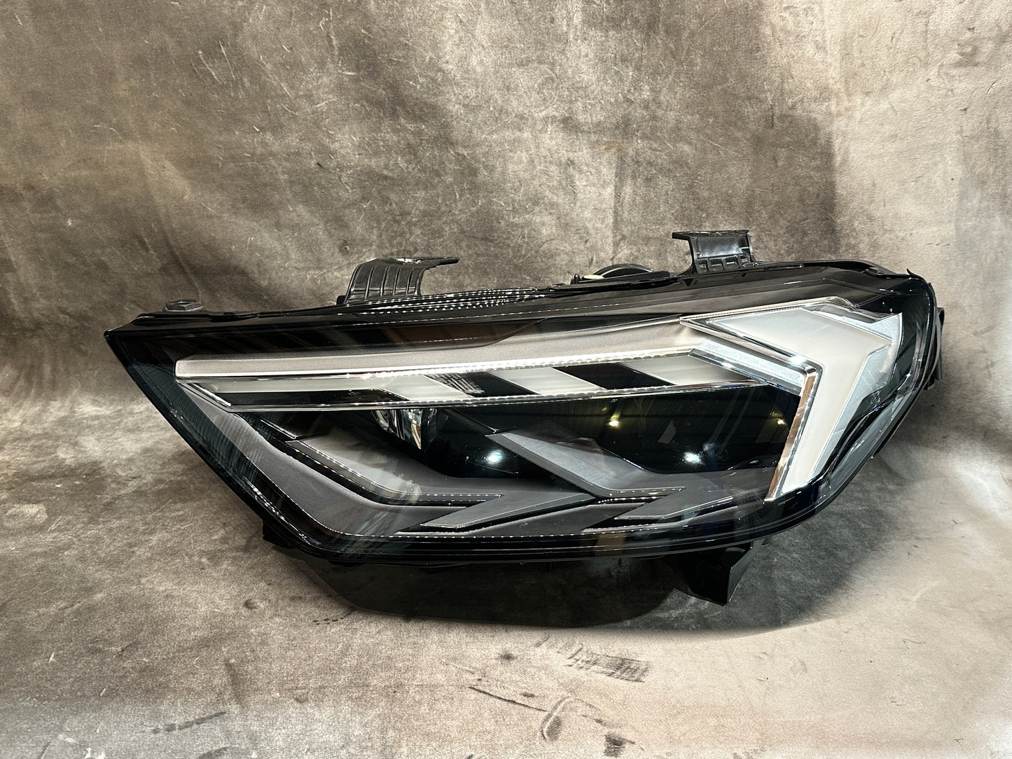 82A941033E Audi A1 LHS headlight