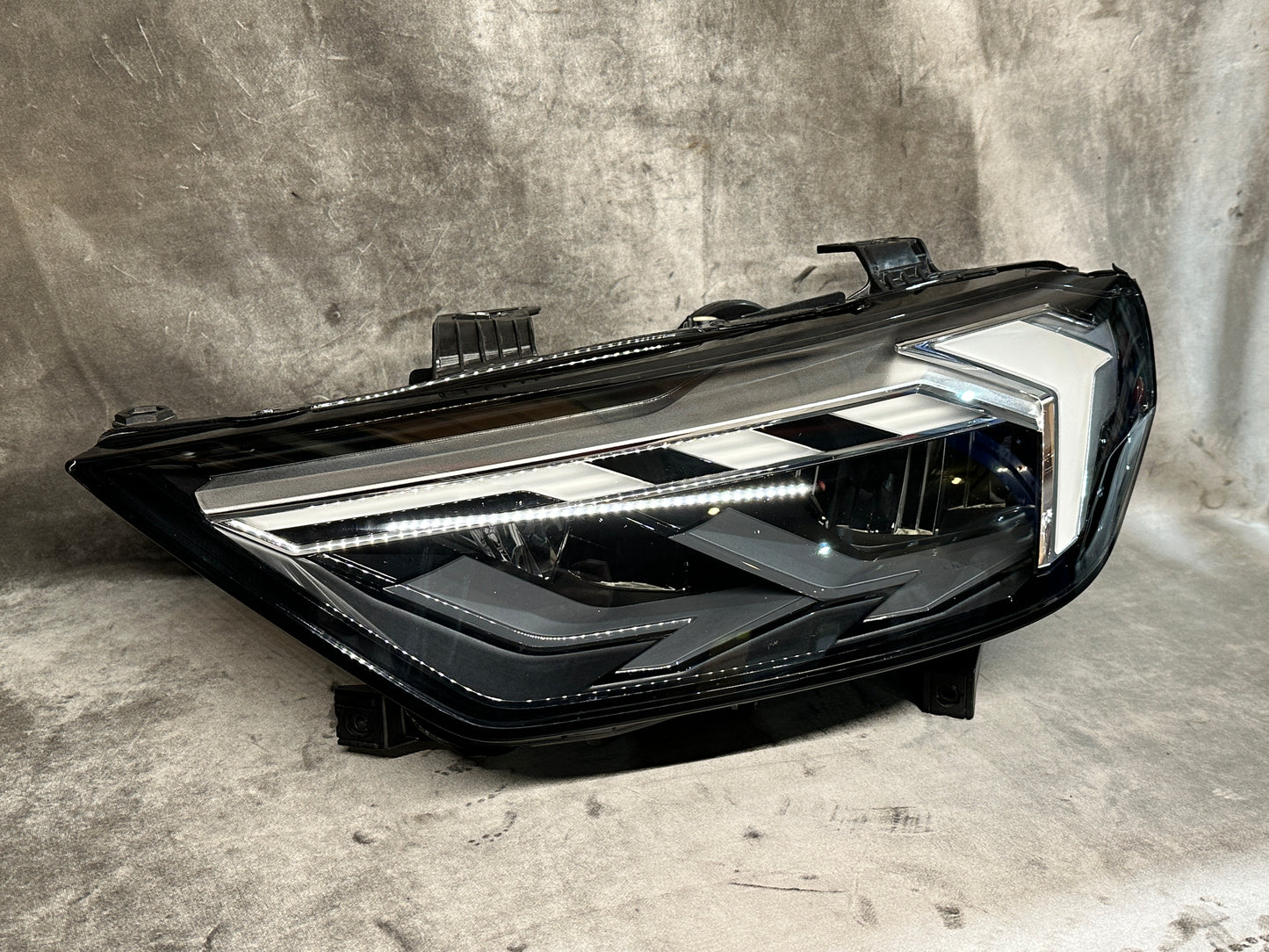 82A941033E Audi A1 LHS headlight