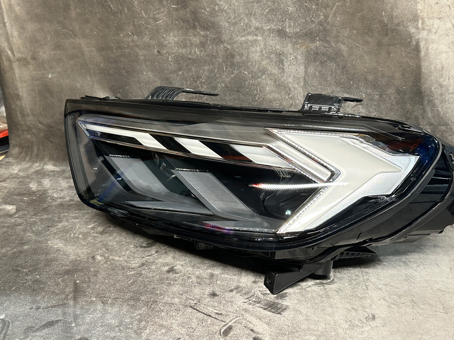 82A941033E Audi A1 LHS headlight