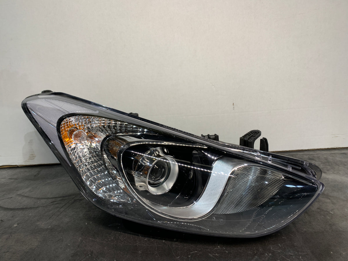 HYUNDAI i30 GD RHS RIGHT HALOGEN HEADLIGHT 92102-A5 - LRI Autoparts