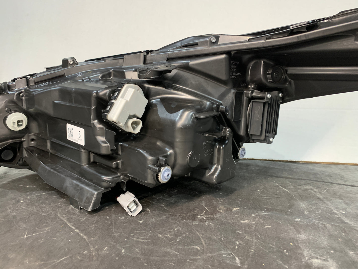 TOYOTA KLUGER RHS RIGHT LED HEADLIGHT 2020-2025