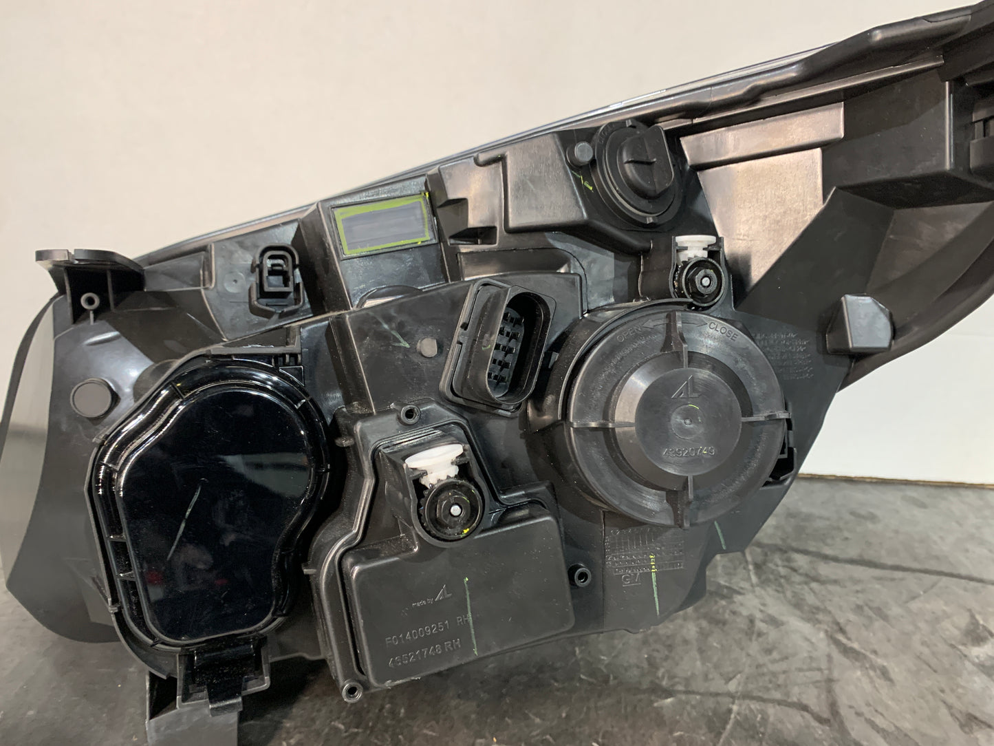 HOLDEN COLORADO RG RHS RIGHT HALOGEN HEADLIGHT 2012-2016