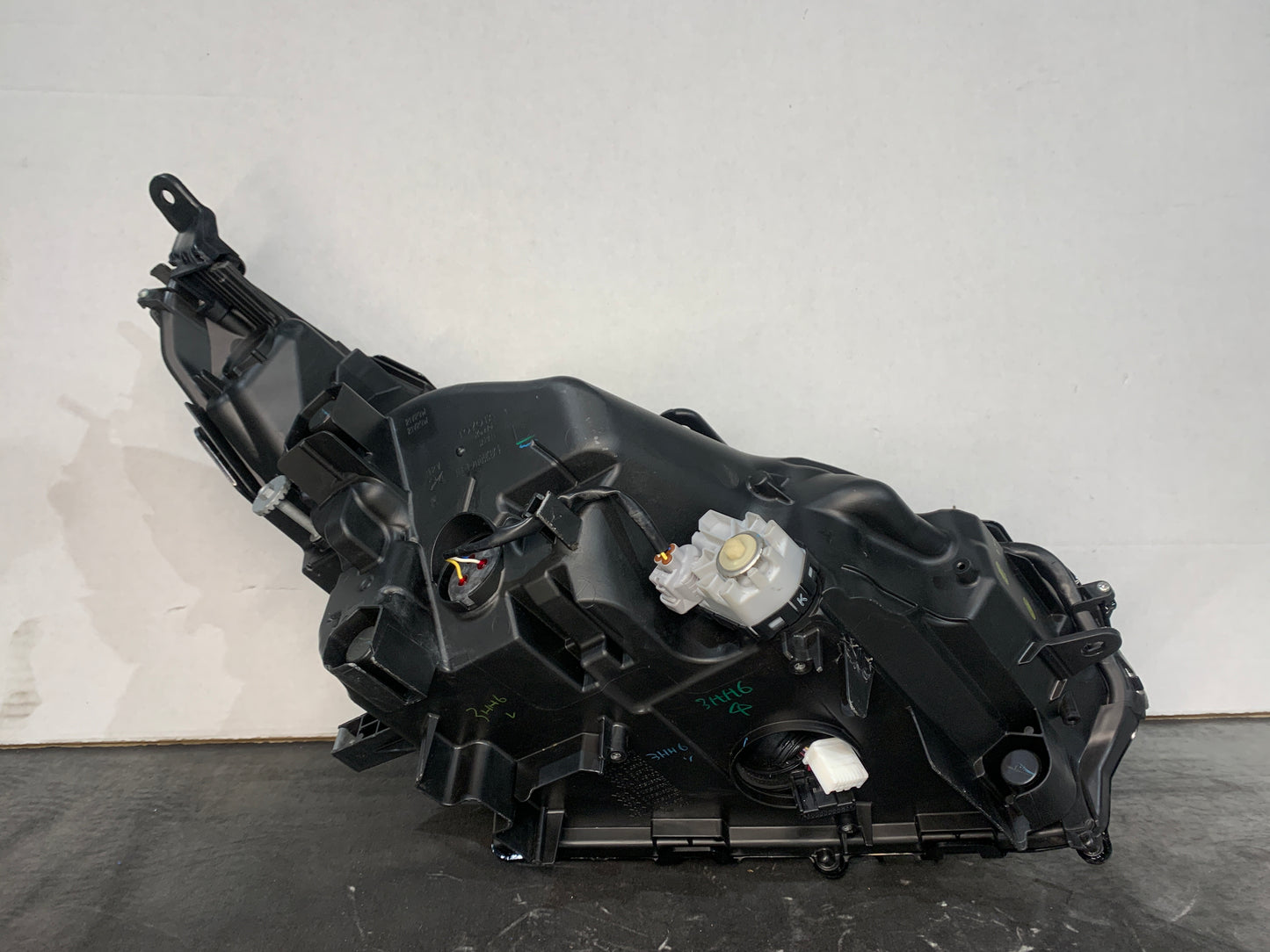 LEXUS NX200 NX300 LHS LEFT LED HEADLIGHT 2014-2018