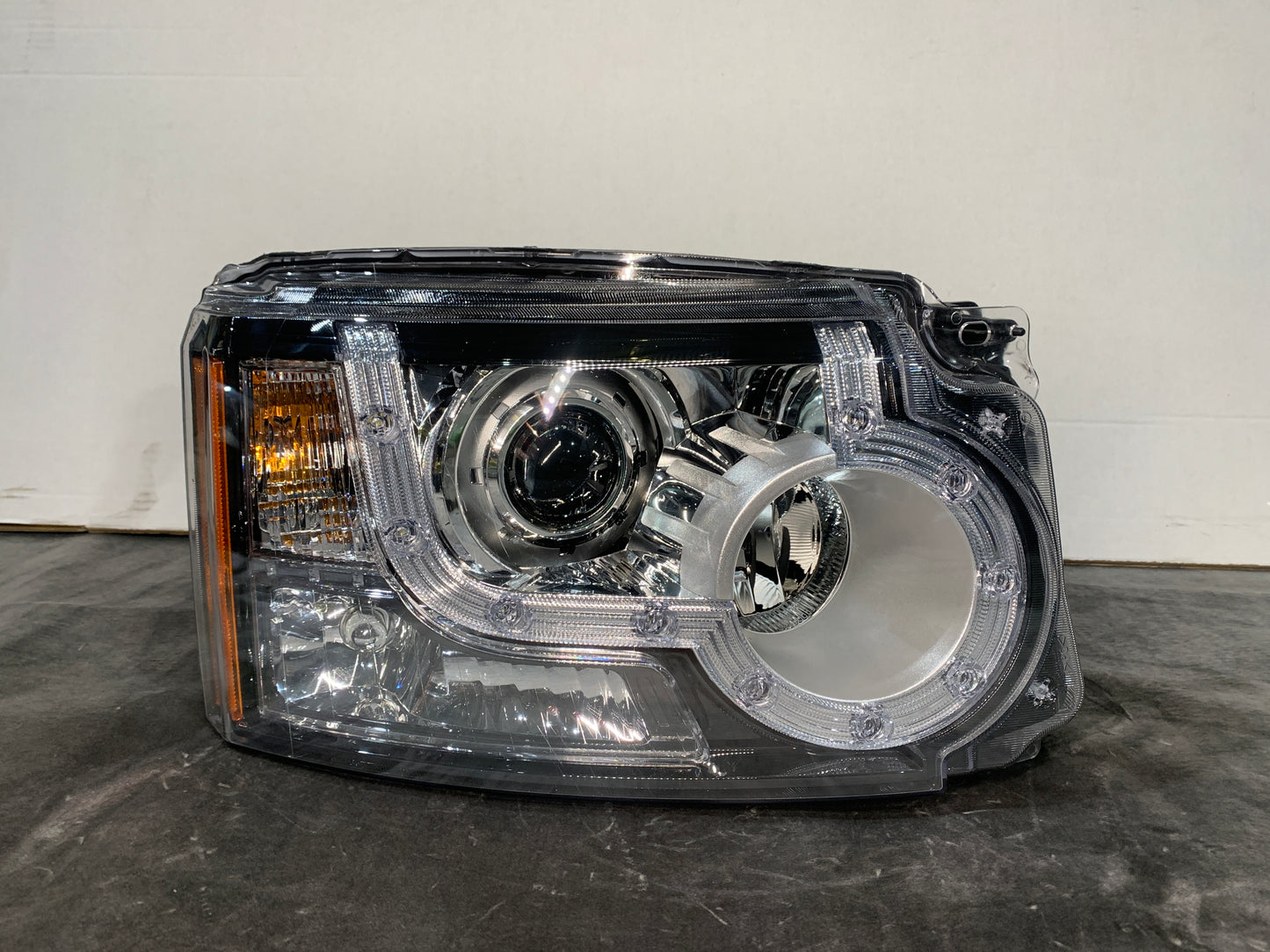 LAND ROVER DISCOVERY L319 RHS RIGHT XENON HEADLIGHT 044240