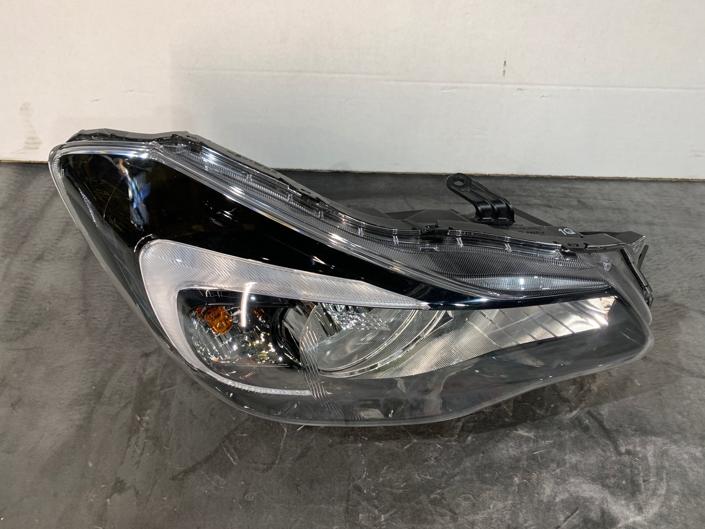 SUBARU IMPREZZA G4 RHS RIGHT HALOGEN HEADLIGHT 84001FJ280