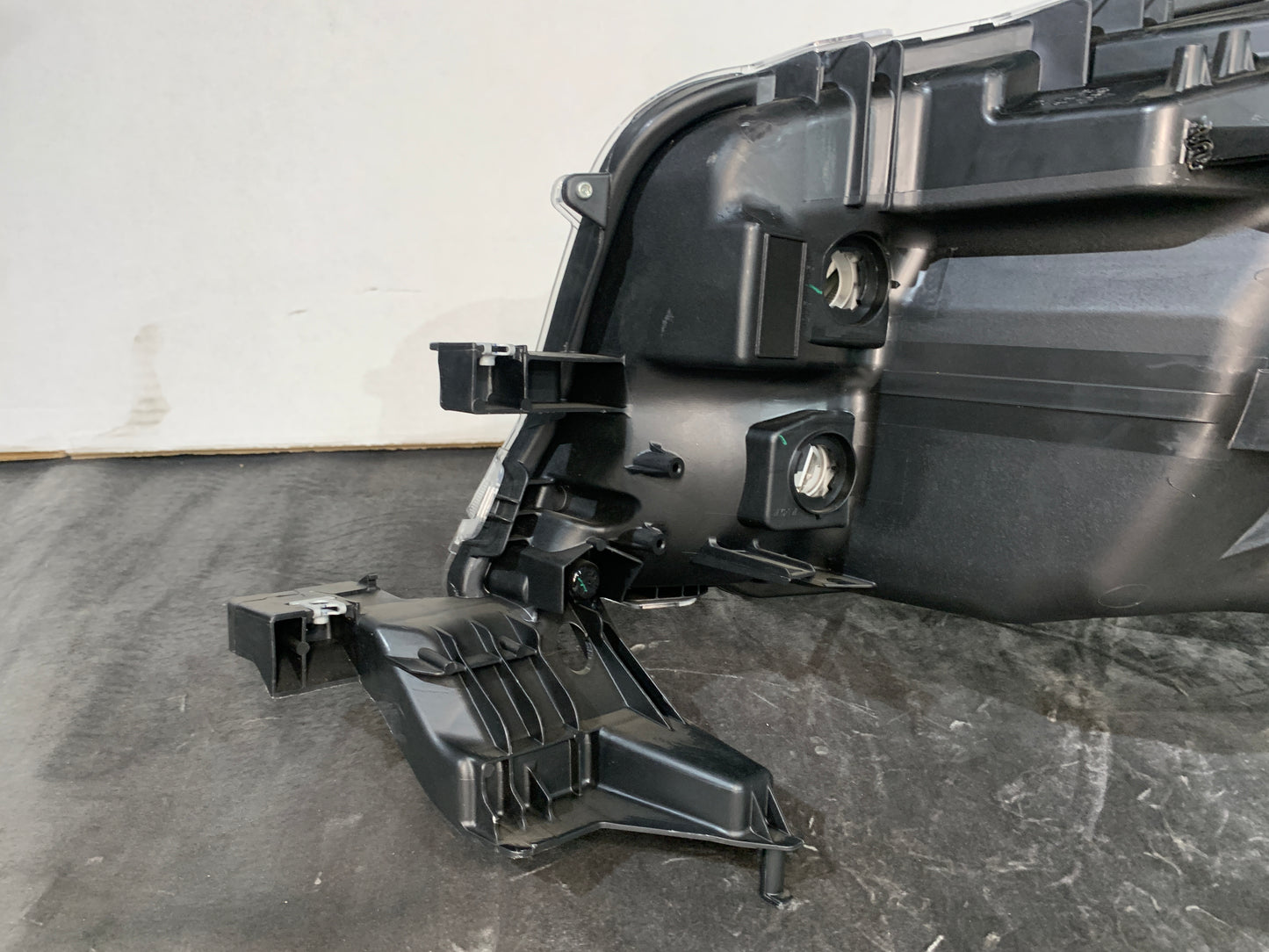 TOYOTA HIACE RHS RIGHT HALOGEN HEADLIGHT 2019-2025