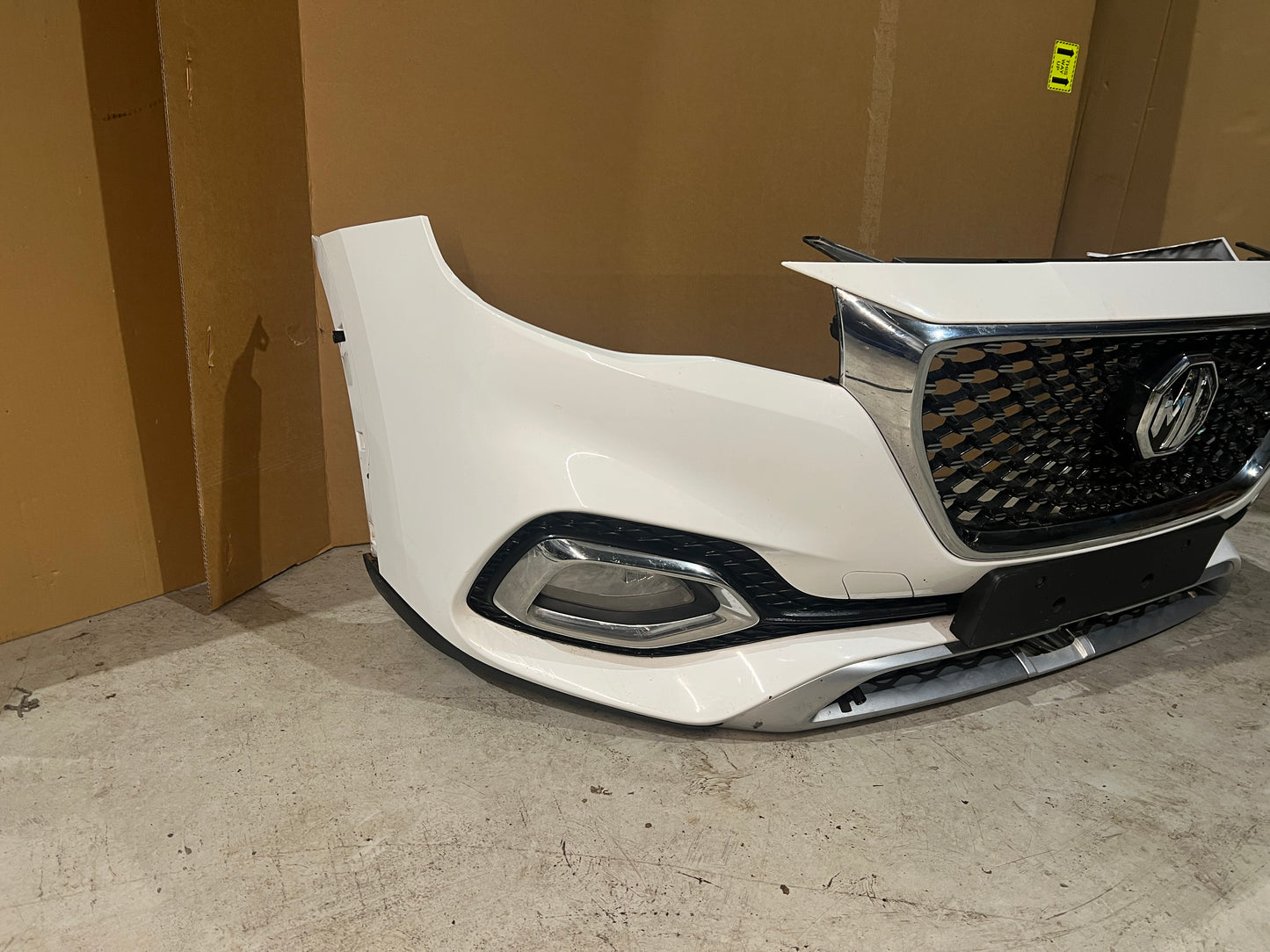 MG HS FRONT BUMPER COMPLETE WHITE 2019-2025