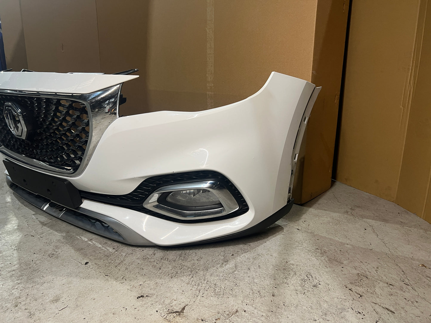 MG HS FRONT BUMPER COMPLETE WHITE 2019-2025