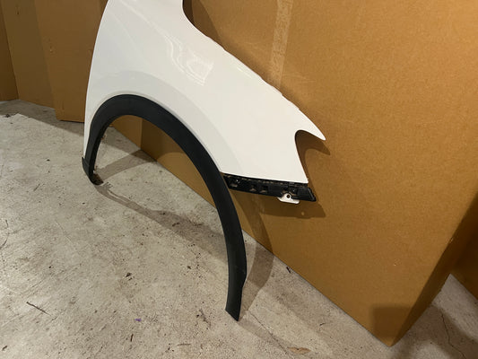 MG HS RIGHT RHS FRONT GUARD WHITE 2019-2025