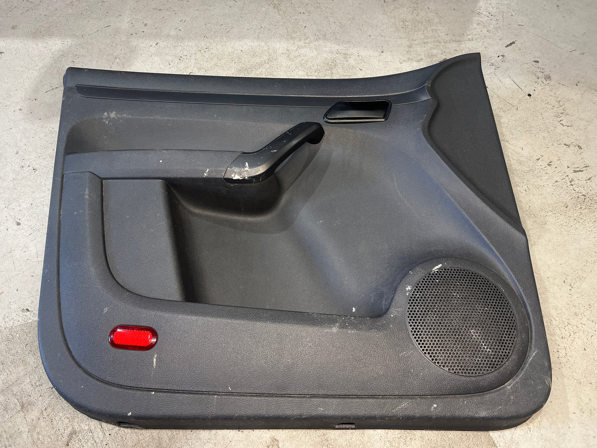 2K6867005B passenger door