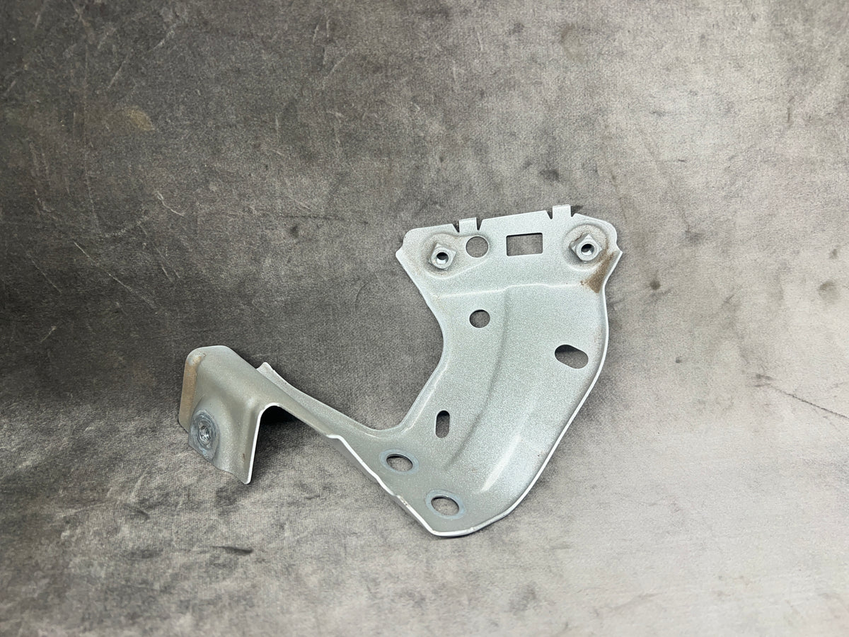 VW POLO AW T-CROSS FRONT RIGHT GUARD FENDER MOUNTING BRACKET 2G0821136A