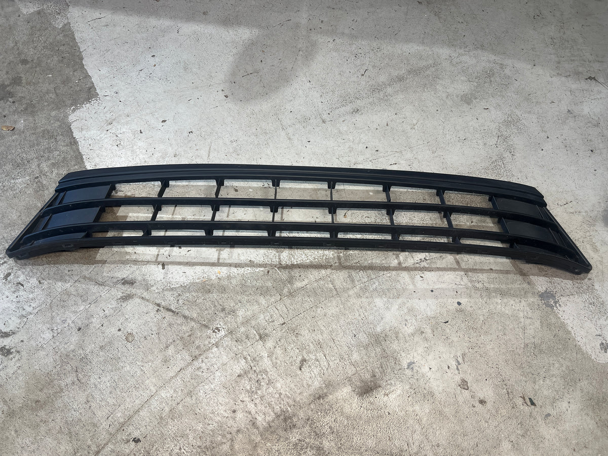 VW POLO AW MK6 FRONT BUMPER LOWER CENTRE GRILLE 2GS853677M