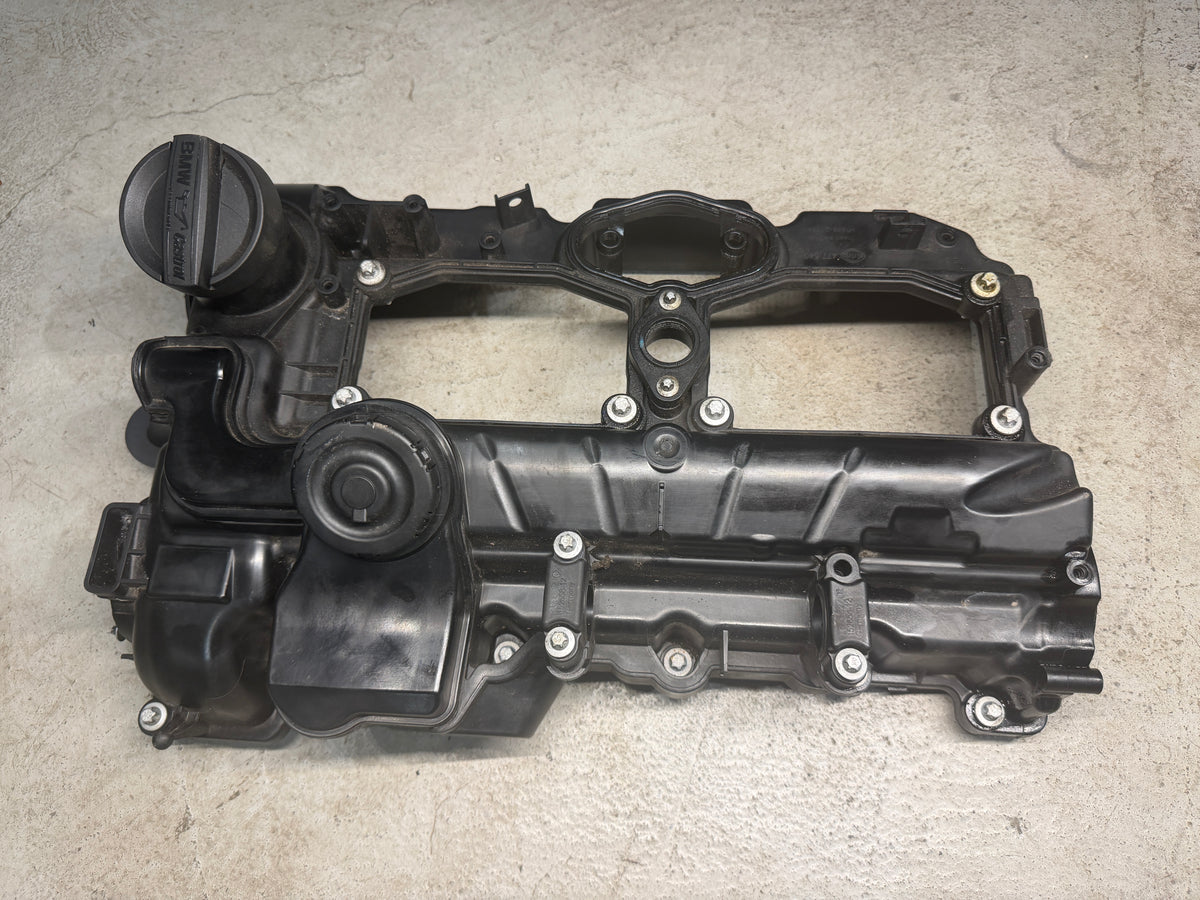 Valve cover / cracked lid - LRI Autoparts