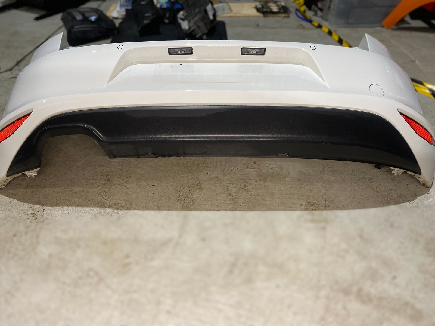 VOLKSWAGEN GOLF MK7 REAR BUMPER WHITE 5G6807421