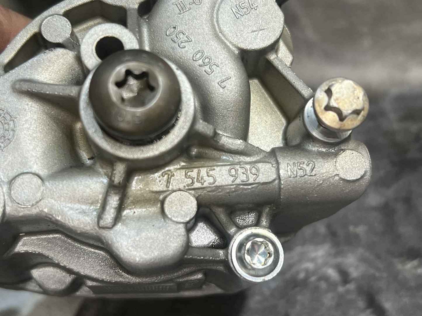 BMW 1 3 SERIES N54 OIL PUMP 7560250