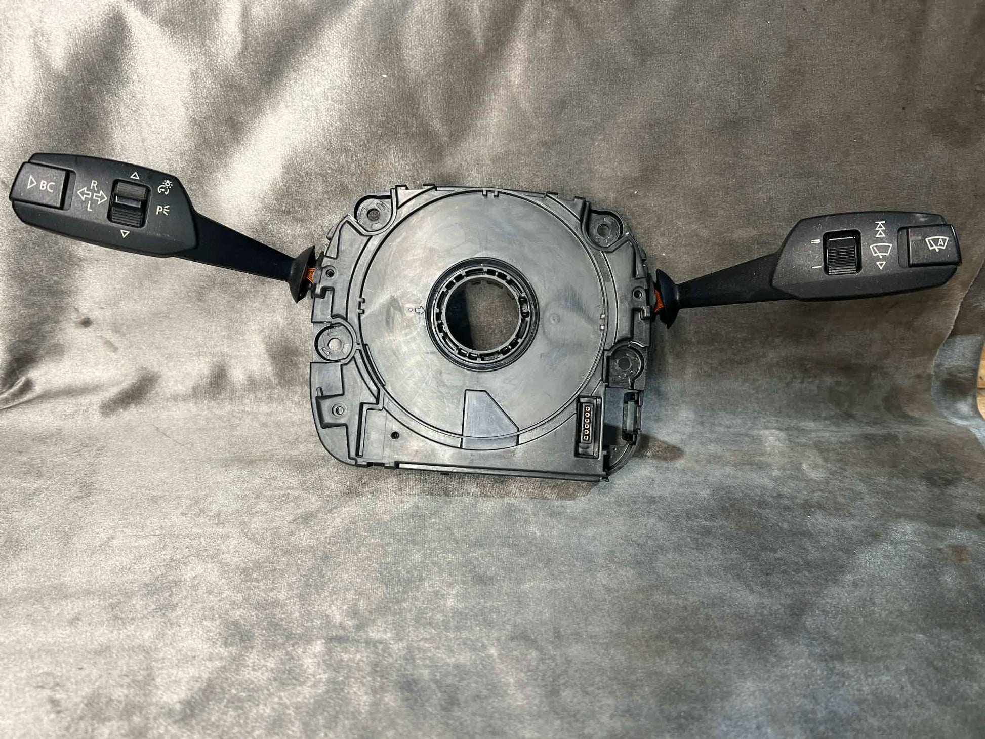 BMW 1 3 SERIES E82 E87 E88 E90 E92 STEERING ANGLE SENSOR CLOCK SPRING 9123041 - LRI Autoparts