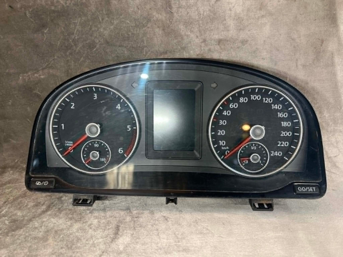 VW CADDY 2K 2010-2015 INSTRUMENT CLUSTER SPEEDO KM/H VDO 2K0920876A