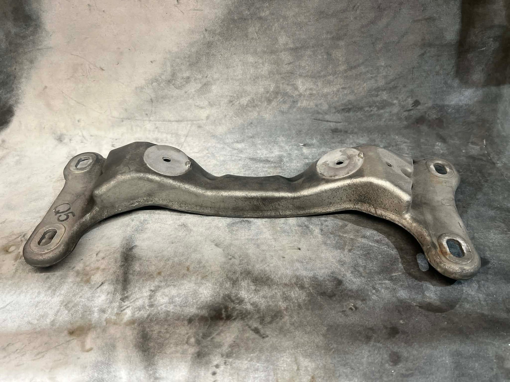 BMW 1 3 X SERIES GEARBOX SUPPORT MOUNT 6771064 - LRI Autoparts