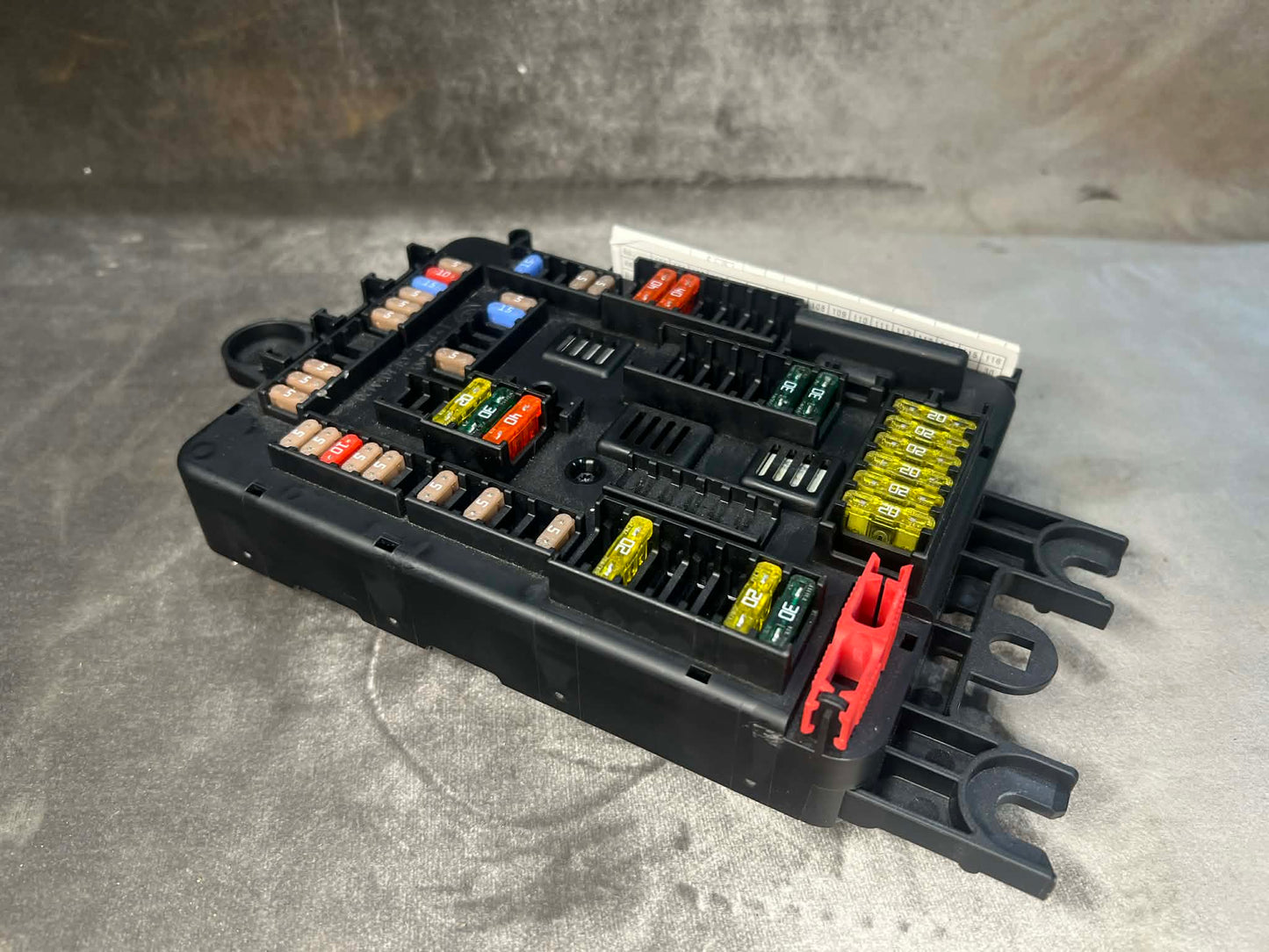 BMW 1 SERIES F20 FUSE RELAY BOX 926111102
